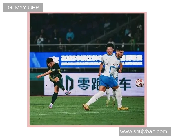 足球星二代崛起:从父亲光环中走出的耀眼新星引领未来赛事风潮 足球星二代崛起:从父亲光环中走出的耀眼新星引领未来赛事风潮